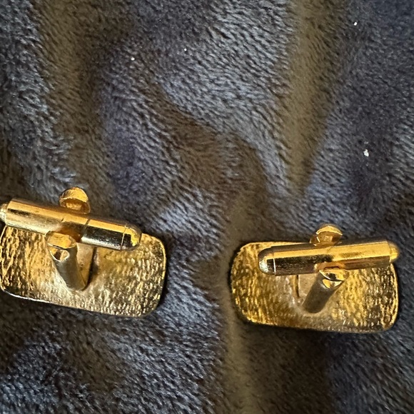 Luxor vintage black and gold unique cuff links. Antique car embossed in gold. - Picture 2 of 8